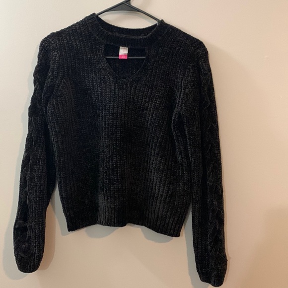 Black soft small sweater - Picture 1 of 4